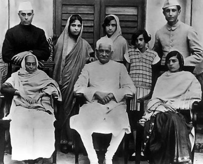 c. 1927 - Family of Motilal Nehru (seated center)