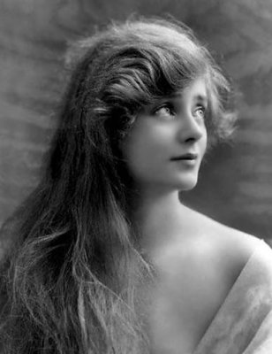1917 - Actress Evelyn Laye