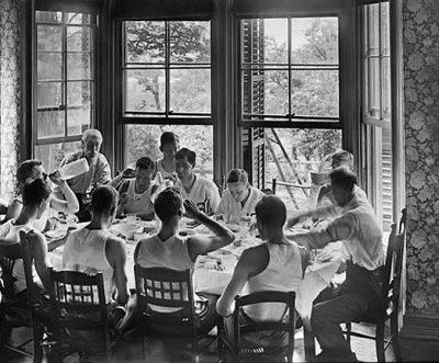 1908 - Freshmen at dinner