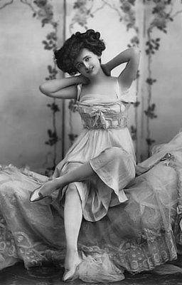 1910's - Dancer-singer Gaby Desyls
