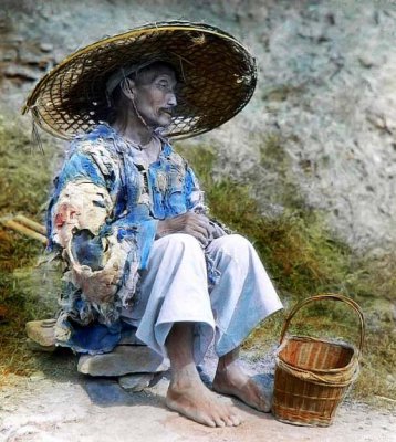 c. 1900 - Poor wise man resting on the roadside