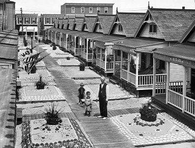 c. 1910 - Vacation bungalows with front yards of sand and seashells