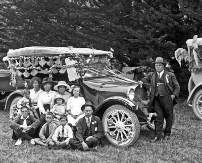 1920 - Happy car, unhappy people