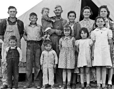 1939 - Father, mother and 11 children