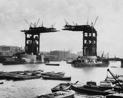 1889 - Tower Bridge under construction