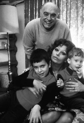 1976 - Sophia Loren, Carlo Ponti and their sons