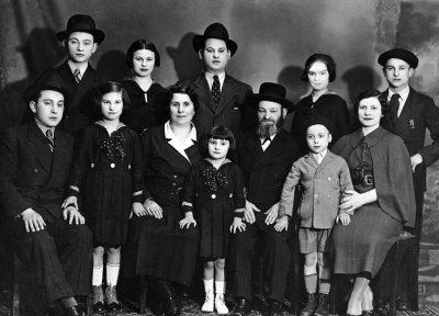 1935 - Hungarian Jewish family