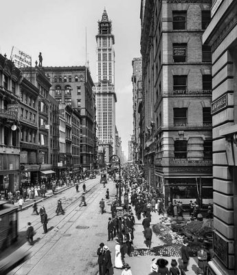 1913 - Broadway, looking north
