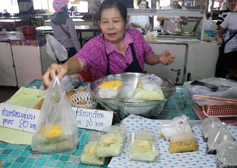 mango or durian sticky rice.jpg