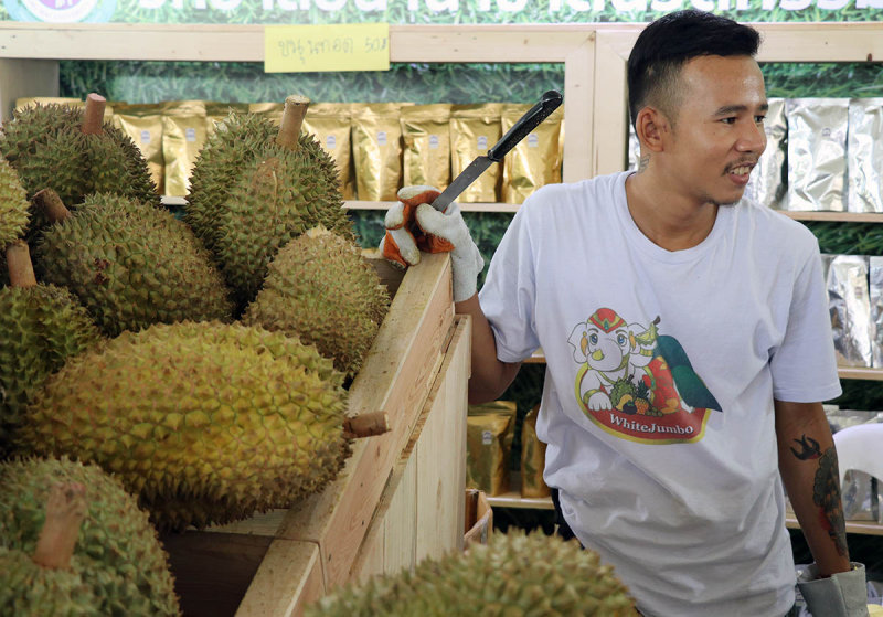 durian cutter.jpg