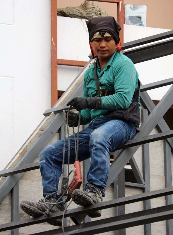 roof worker.jpg