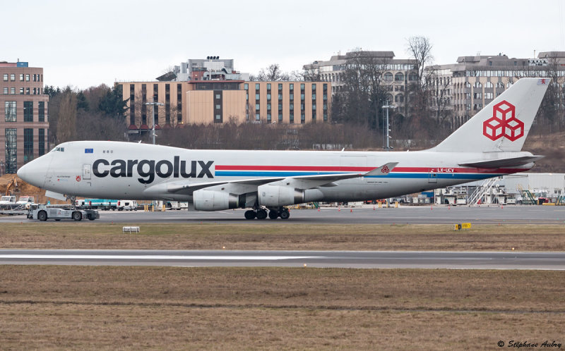 Boeing 747-4R7F