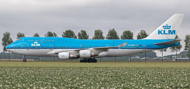 Boeing 747-406(M)