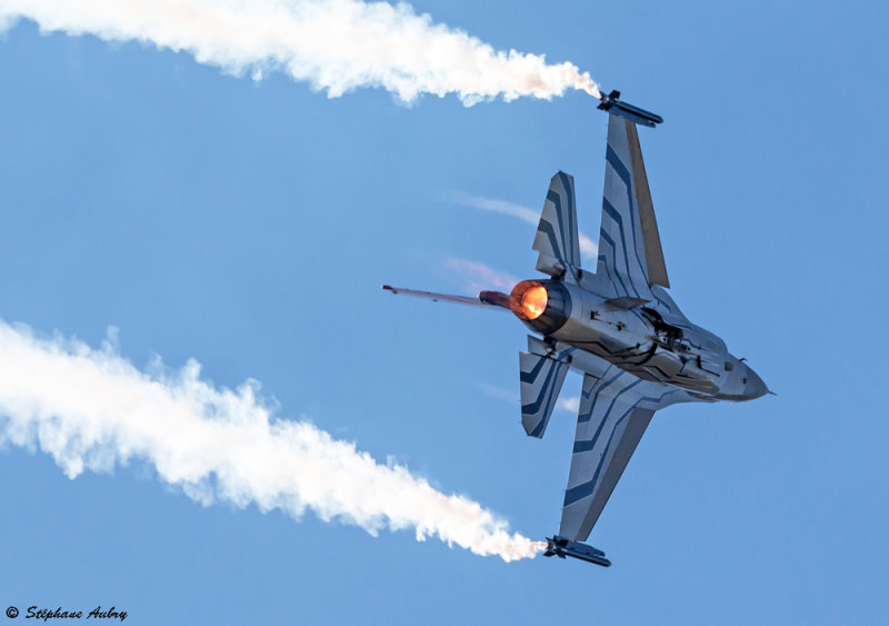 Lockheed Martin F-16A Fighting Falcon Solo Display