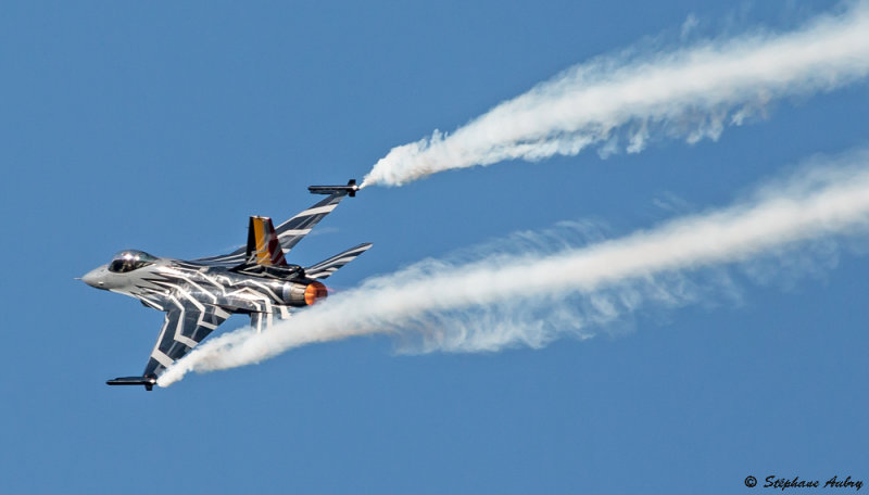 Lockheed Martin F-16A Fighting Falcon Solo Display