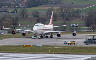 Boeing 747-437