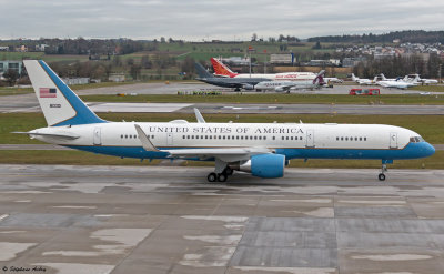 Boeing B757-200 Series-C32A (B757-2G4) USAF Government 98-0001