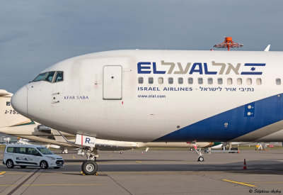 Boeing 767-352(ER) El Al Israel Airlines 4X-EAR