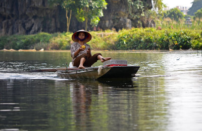 Rowing with feets - Ninh Binh 