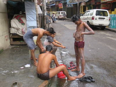 Kolkata bath time