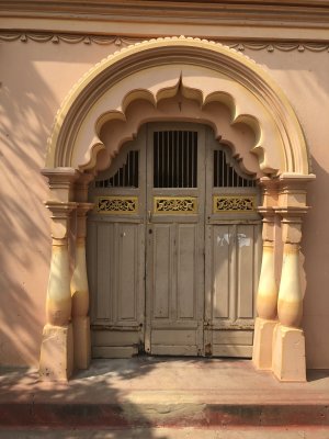 Valvettiturai doorway