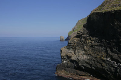 The sea cliffs towards Conachair