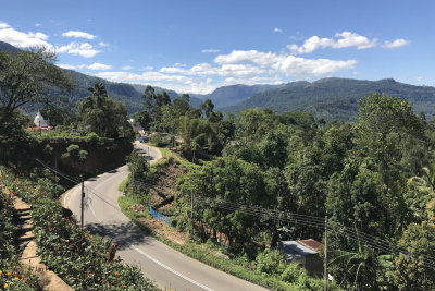 On the road between Nuwara Eliya and Kandy