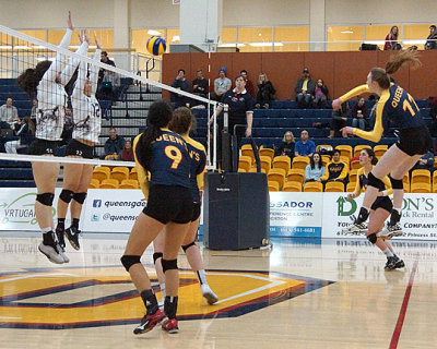 Queen's vs Lakehead 05506 copy.jpg