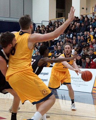 Queen's vs Carleton 05178 copy.jpg