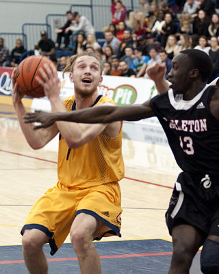Queen's vs Carleton 03357 copy.jpg