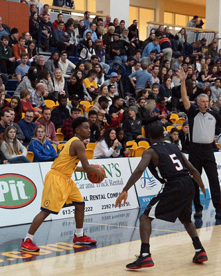 Queen's vs Carleton 05233 copy.jpg