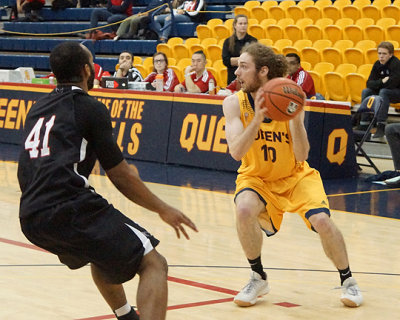 Queen's vs Carleton 05365 copy.jpg
