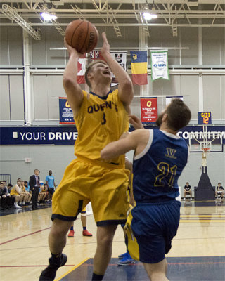 Queen's vs Laurentian 05515 copy.jpg