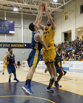 Queen's vs Laurentian 05527 copy.jpg