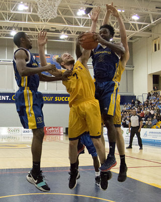 Queen's vs Laurentian 05530 copy.jpg