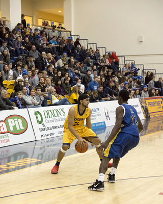 Queen's vs Laurentian 05779 copy.jpg