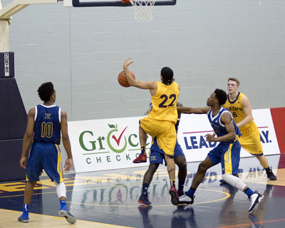 Queen's vs Laurentian 05907 copy.jpg