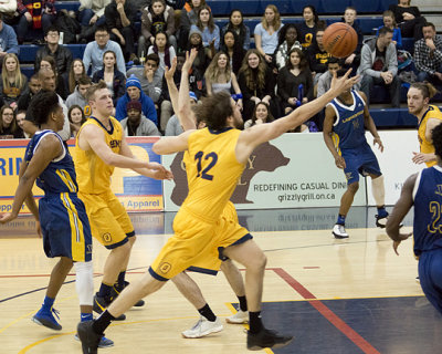 Queen's vs Laurentian 05914 copy.jpg