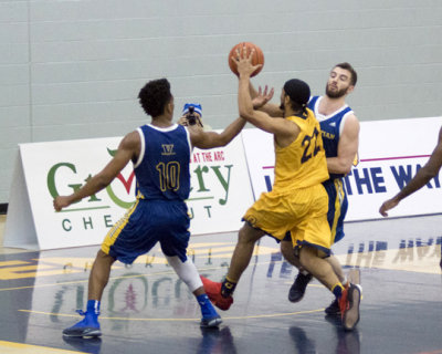 Queen's vs Laurentian 05925 copy.jpg