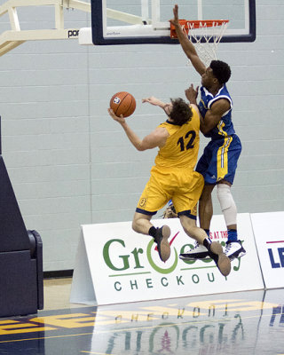 Queen's vs Laurentian 05946 copy.jpg