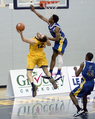Queen's vs Laurentian 05947 copy.jpg