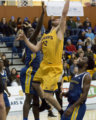 Queen's vs Laurentian 05952 copy.jpg