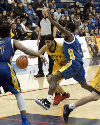 Queen's vs Laurentian 05980 copy.jpg