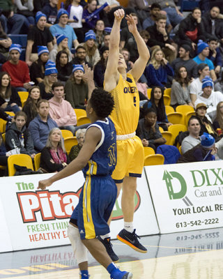 Queen's vs Laurentian 05988 copy.jpg
