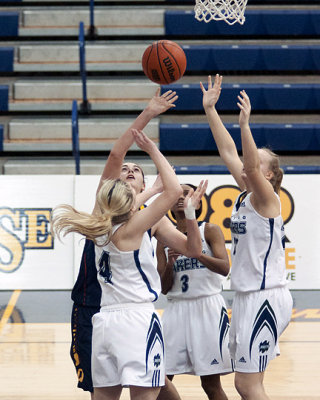 Queen's vs Nipissing 03552 copy.jpg