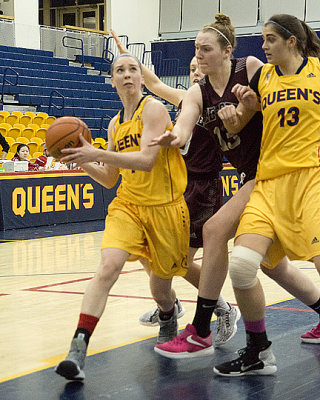 Queen's vs Ottawa 09885 copy.jpg