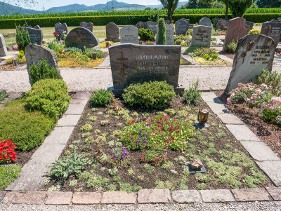 Weitenung Cemetery