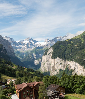  Lauterbrunnen Vally from the Wengen train station