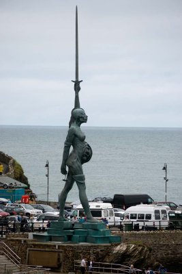 _DSC8501-Ilfracombe-Damien-Hirst's-Statue.jpg