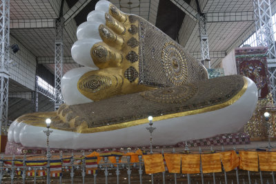 _DSC9446 Reclining Buddha Feet.jpg